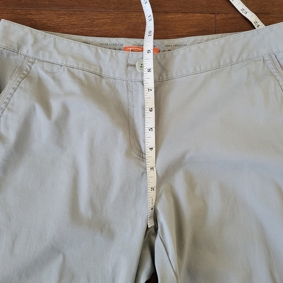 Tommy Bahama Women's Ellery Fit Cropped Relaxed Light Gray Khaki Pants Size 4 - Picture 8 of 9